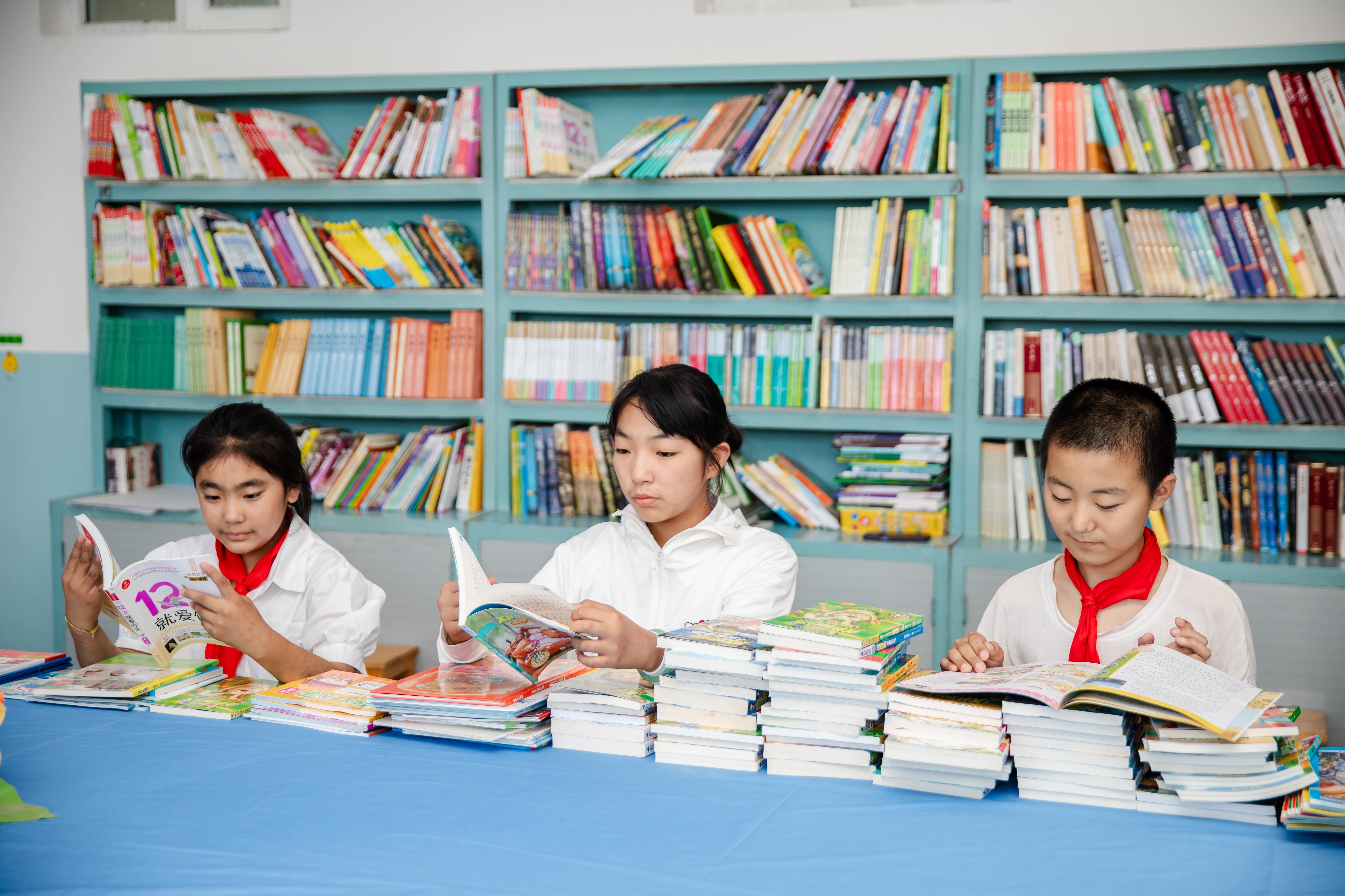 天津高校大学生记者走进华体会(中国)公益小学开展“书香悦读,筑梦成长”活动 天津高校大学生记者走进华体会(中国)公益小学开展“书香悦读,筑梦成长”活动