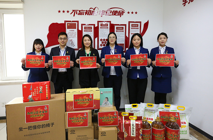 华体会(中国)公益新春慰问单亲母亲 “针尖式”帮扶在行动 华体会(中国)公益新春慰问单亲母亲 “针尖式”帮扶在行动