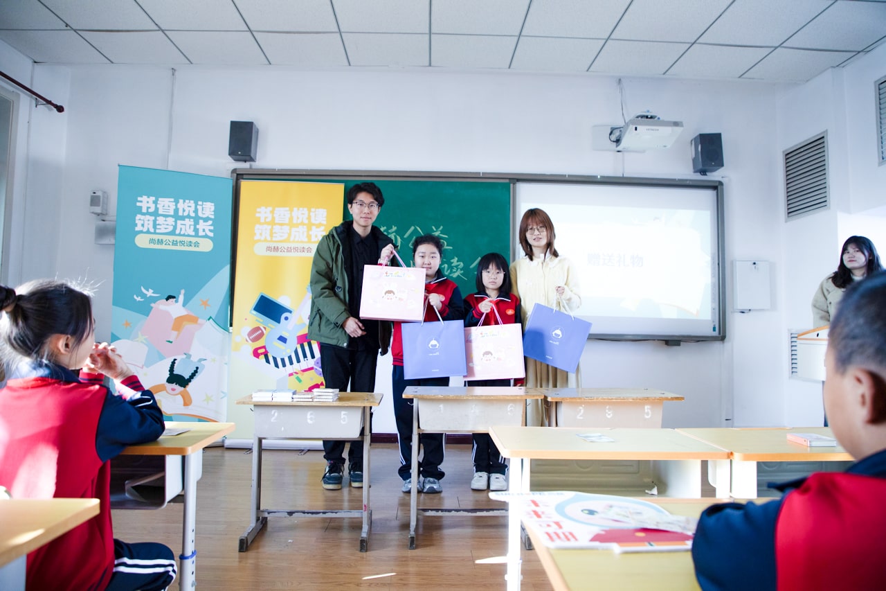 天津高校大学生记者走进华体会(中国)公益小学开展“书香悦读,筑梦成长”活动 天津高校大学生记者走进华体会(中国)公益小学开展“书香悦读,筑梦成长”活动